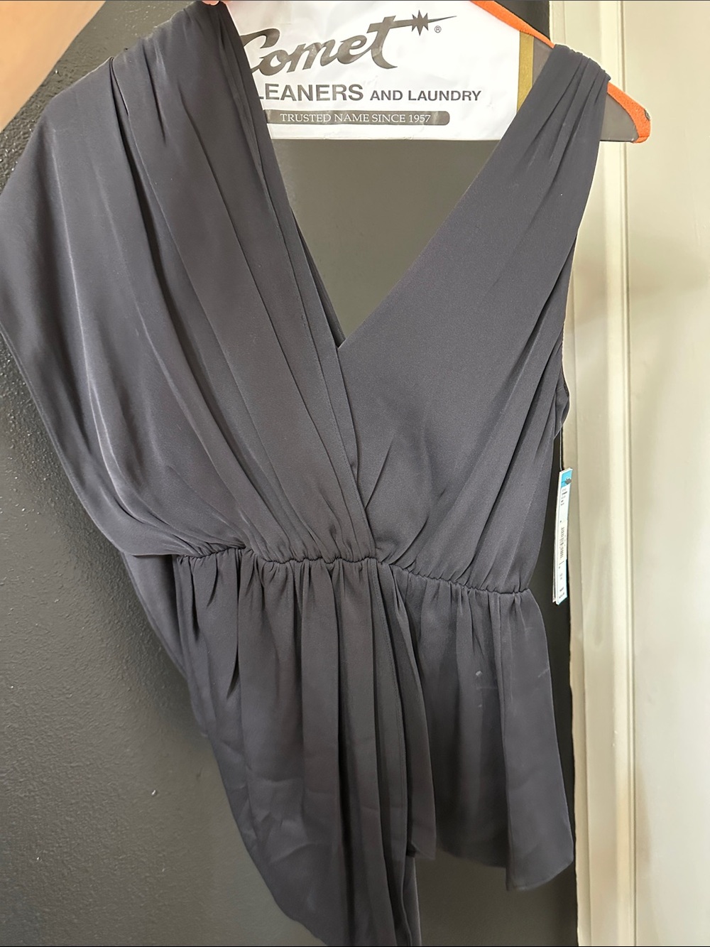 Alice + Olivia Black Draped V-Neck Sleeveless Top